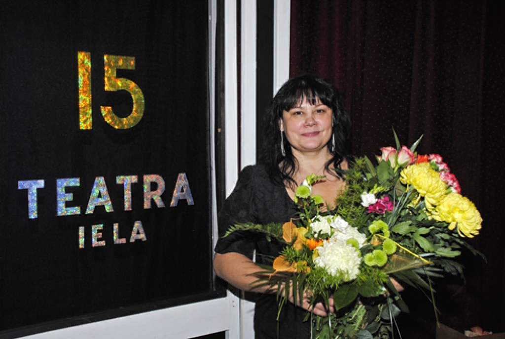 Rundāles novada amatierteātrim «Stella» 27. novembrī nosvinēta 15 gadu jubileja. Ar fotogrāfiju palīdzību ielūkojieties svinību norisē!
Autors: Ivars Bogdanovs