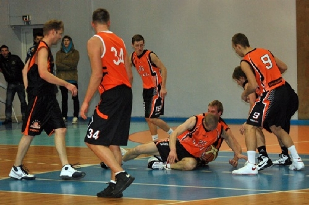 Latvijas amatieru basketbola līgas spēlē 23. novembrī Bauskas sporta namā «Mēmele» BK «Kvēle» piekāpās ar rezultātu 74:88 «Saulkrasti» komandai. Iespējams, ka jau nākamo otrdien, 30. novembrī Bauskā pret «Kursa/MRU» varēs pacīnīties par...
Autors: Uldis Varnevičs