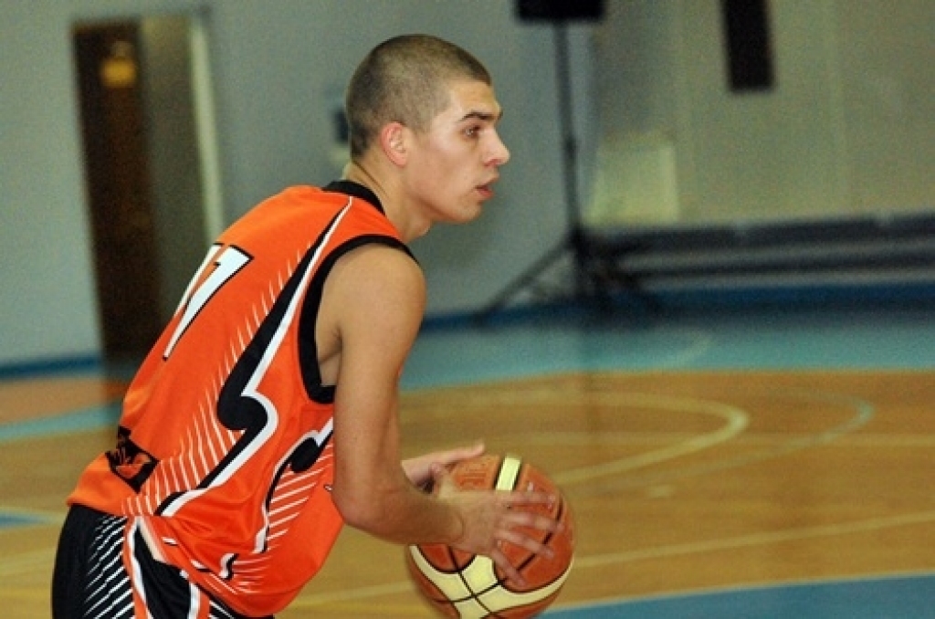 Latvijas amatieru basketbola līgas spēlē 23. novembrī Bauskas sporta namā «Mēmele» BK «Kvēle» piekāpās ar rezultātu 74:88 «Saulkrasti» komandai. Iespējams, ka jau nākamo otrdien, 30. novembrī Bauskā pret «Kursa/MRU» varēs pacīnīties par...
Autors: Uldis Varnevičs