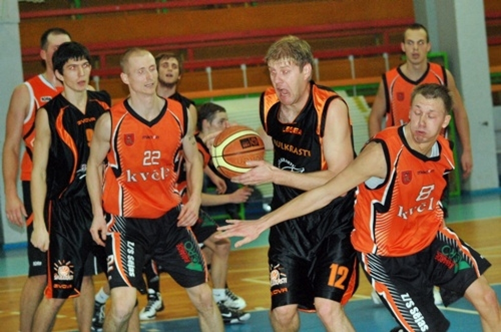 Latvijas amatieru basketbola līgas spēlē 23. novembrī Bauskas sporta namā «Mēmele» BK «Kvēle» piekāpās ar rezultātu 74:88 «Saulkrasti» komandai. Iespējams, ka jau nākamo otrdien, 30. novembrī Bauskā pret «Kursa/MRU» varēs pacīnīties par...
Autors: Uldis Varnevičs
