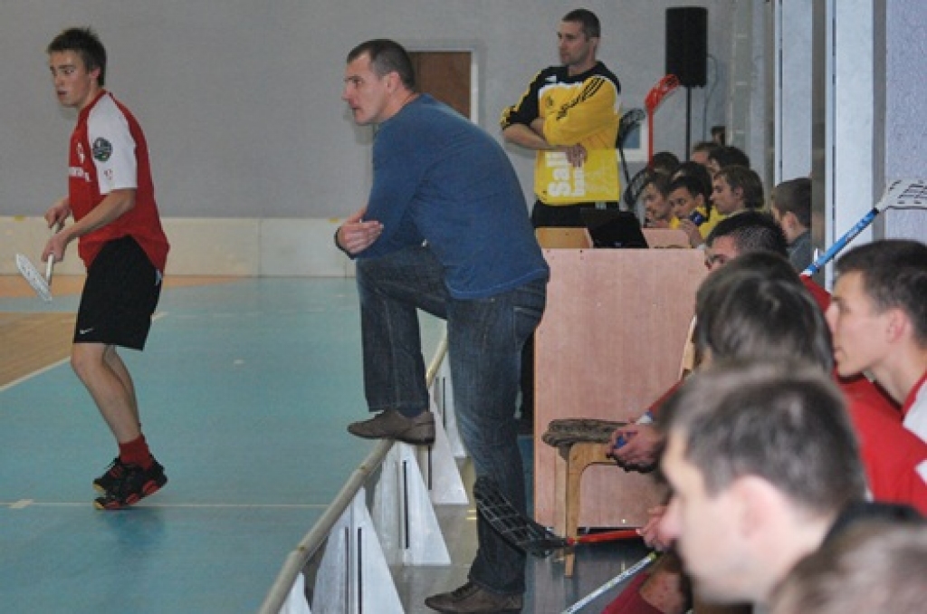 Latvijas Florbola virslīgas spēlē 20. novembrī FK «Bauska» vairāk nekā 200 līdzjutēju klātbūtnē ar rezultātu 6:8 piekāpās Igaunijas klubam «Jogeva SK Selver /Tähe». Pēc zaudējuma FK «Bauska» turnīra tabulā ir desmitajā vietā. 
Autors: Uldis Varnevičs