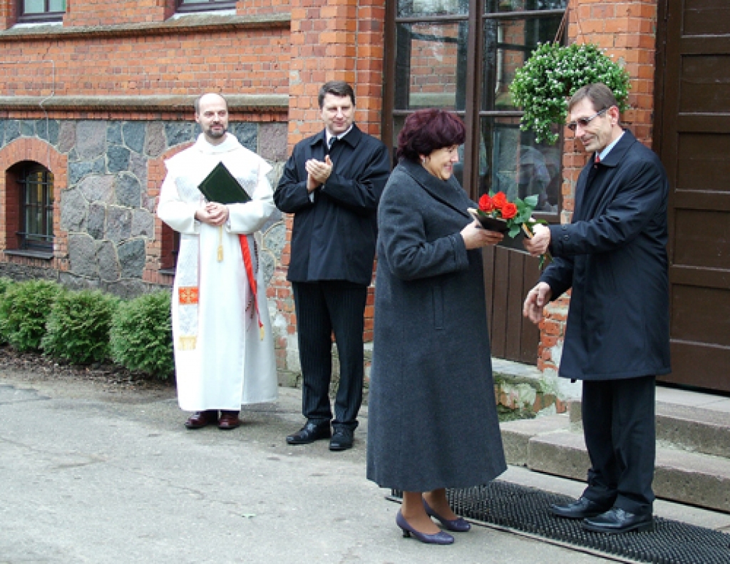 Skaistkalnē un Vecumniekos pie vidusskolām 17. novembrī mastā uzvijās zaļais karogs. Tā ir starptautiska vides balva skolām. Fotogrāfijās skatiet, kā norisinājies šis svinīgais brīdis abos pagastos.