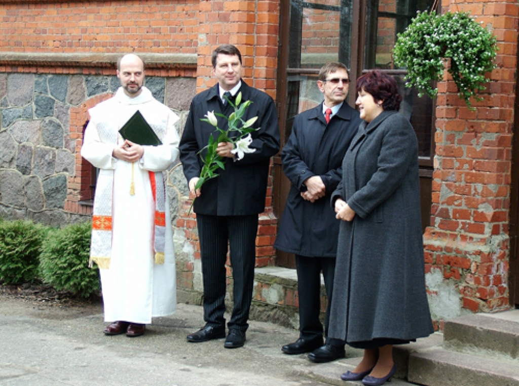 Skaistkalnē un Vecumniekos pie vidusskolām 17. novembrī mastā uzvijās zaļais karogs. Tā ir starptautiska vides balva skolām. Fotogrāfijās skatiet, kā norisinājies šis svinīgais brīdis abos pagastos.