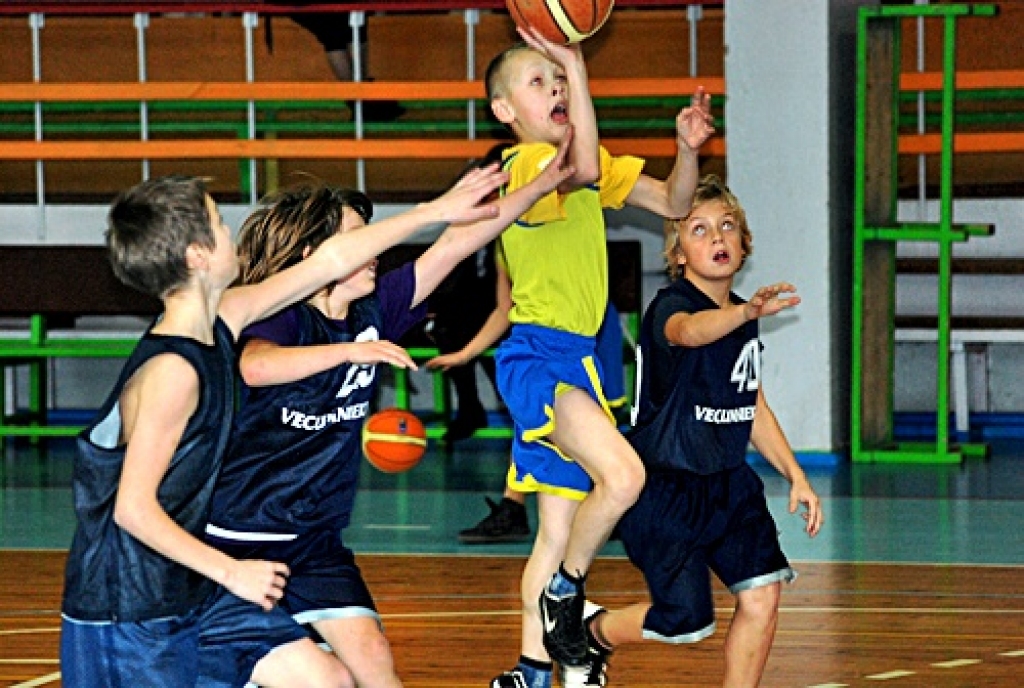 12. novembrī Bauskas novada Bērnu un jaunatnes sporta skola rīkoja basketbola sacīkstes 1999./2000. gadā dzimušiem skolēniem. Šoreiz uz sacīkstēm ieradās sešas zēnu un trīs meiteņu komandas. 
Pārspējot Bauskas 2. vidusskolas vienību ar...
Autors: Uldis Varnevičs