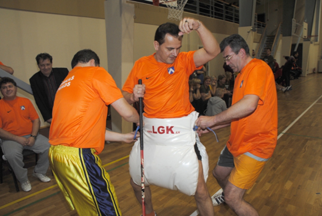 Četru novadu – Bauskas, Iecavas, Rundāles un Vecumnieku – pirmajās sporta un atpūtas spēlēs Vallē 5. novembrī valdīja sportiski draudzīga gaisotne. Pēc vairāku stundu atraktīvas sportošanas tika noskaidroti uzvarētāji – Iecavas novada...
Autors: Ivars Bogdanovs