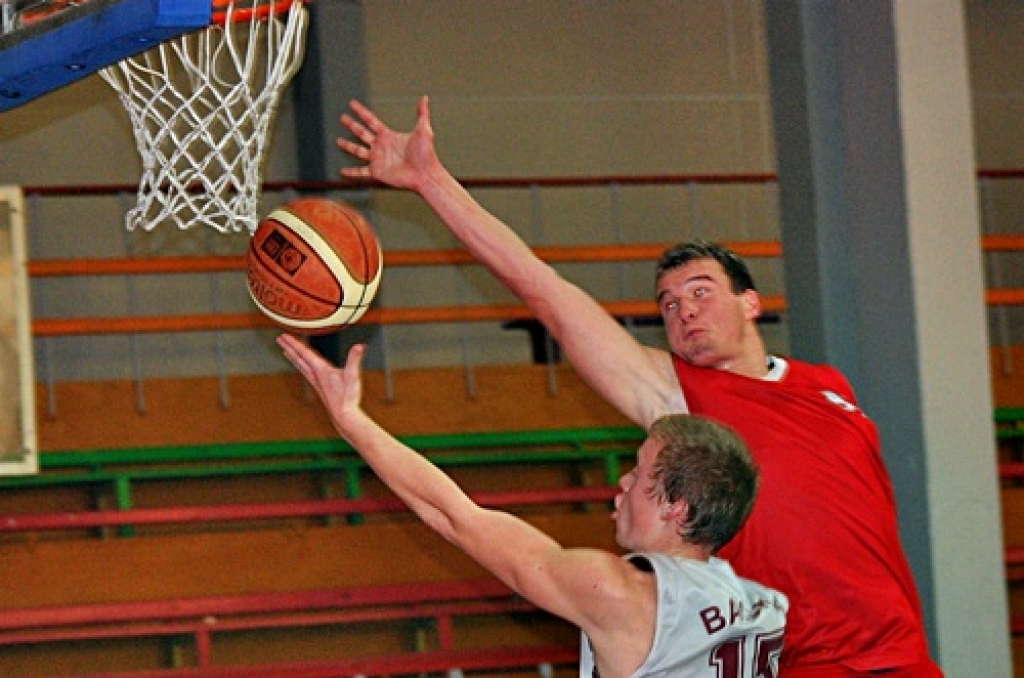 Deviņas komandas šogad Bauskā noskaidros «Mēmeles» kausa ieguvējus – «SC Mēmele», «Īslīce», Rundāles «Ozo», «Code», Iecavas novada sporta skola «Dartija», «Ceraukste», «Bauskas zelta lauvas», «Stadiona izlase», «Gailīši». Sporta namā...
Autors: Uldis Varnevičs