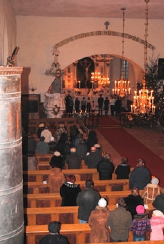 Lielai daļai iedzīvotāju Ziemassvētku sagaidīšana bez dievkalpojuma apmeklēšanas baznīcā nav iedomājama. Arī šogad pasākumi par godu Kristus piedzimšanai Bauskas baznīcās bija labi apmeklēti.
Autors: Kristaps Ābelnieks