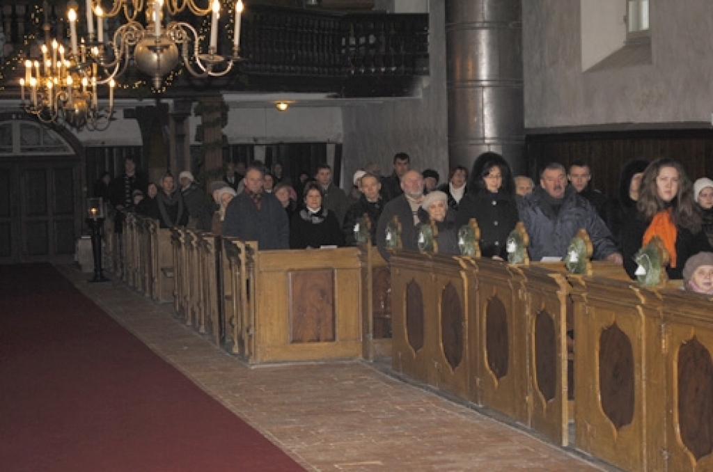 Lielai daļai iedzīvotāju Ziemassvētku sagaidīšana bez dievkalpojuma apmeklēšanas baznīcā nav iedomājama. Arī šogad pasākumi par godu Kristus piedzimšanai Bauskas baznīcās bija labi apmeklēti.
Autors: Kristaps Ābelnieks