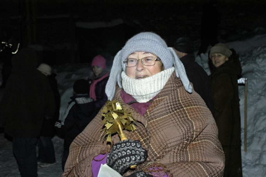 Otrdien, 21. decembrī, Bauskas pils pagalmā varēja vērot saulgriežu svinēšanu kopā ar folkloras kopu «Drenģeri».
Autors: Ivars Bogdanovs