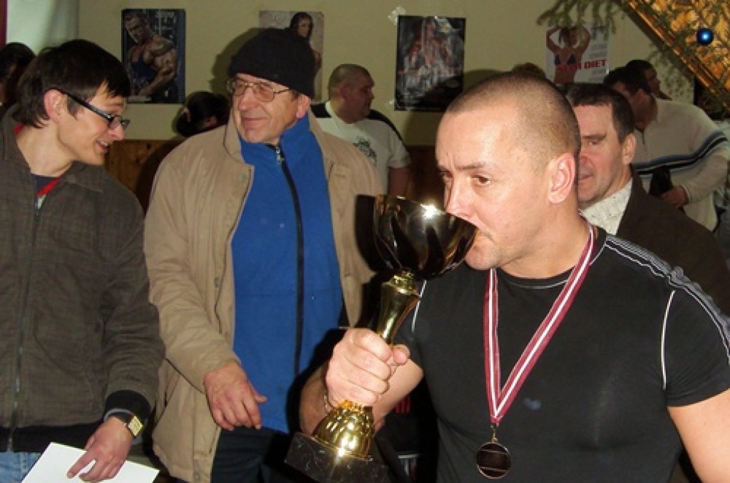 No Latvijas čempionāta svara spiešanā guļus jeb pauerliftingā WPC versijā Dobelē, kas notika 19. decembrī, Bauskas komanda atgriezās ar prieku sirdī – komanda bija ieguvusi pirmo vietu kopvērtējumā. Dobelē sacensībās mūsu komandā bija 14...