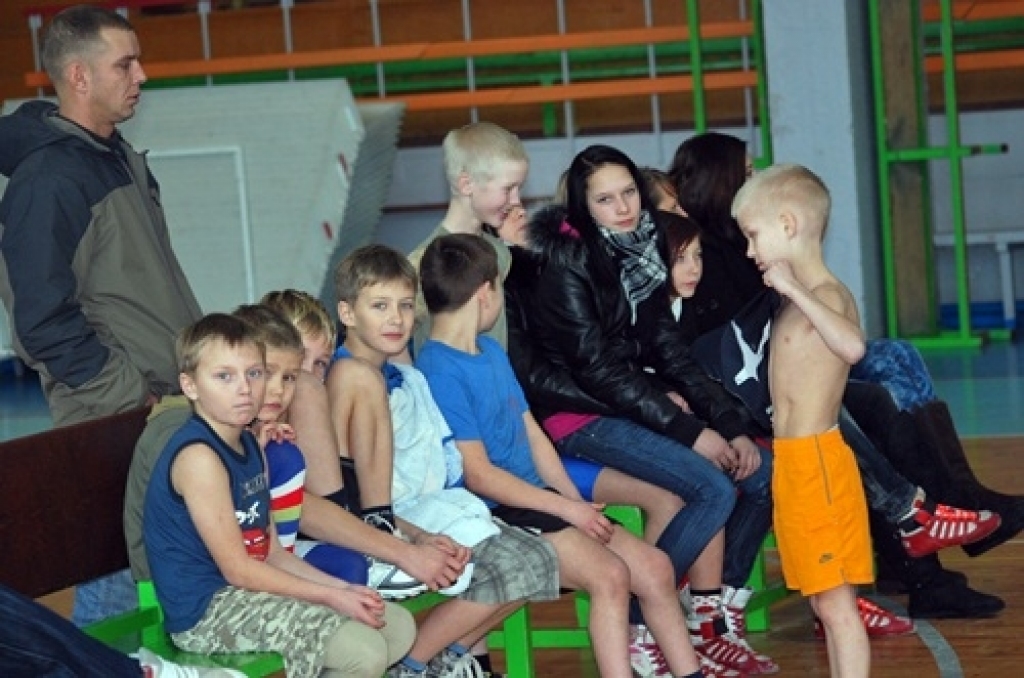 Sporta namā «Mēmele» uz Bauskas novada atklāto čempionātu brīvajā cīņā 18. decembrī  pulcējās vairāk nekā 70 dalībnieku. Sacensībās piedalījās cīkstoņi no Jelgavas novada un Rīgas Krišjāņa Kundziņa sporta skolas. Mājiniekus pārstāvēja...
Autors: Uldis Varnevičs