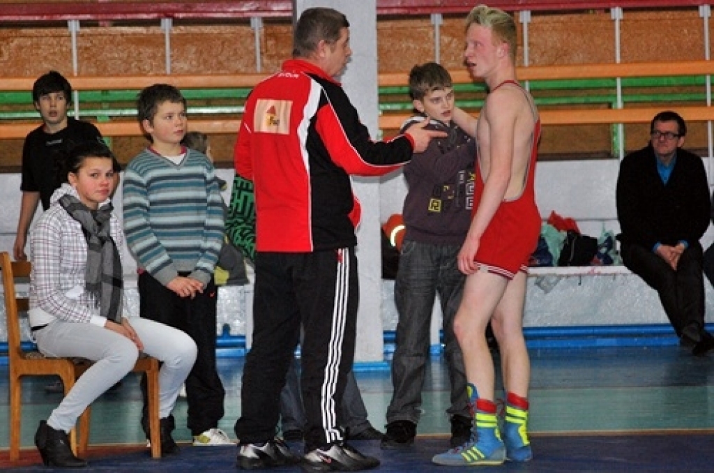 Sporta namā «Mēmele» uz Bauskas novada atklāto čempionātu brīvajā cīņā 18. decembrī  pulcējās vairāk nekā 70 dalībnieku. Sacensībās piedalījās cīkstoņi no Jelgavas novada un Rīgas Krišjāņa Kundziņa sporta skolas. Mājiniekus pārstāvēja...
Autors: Uldis Varnevičs