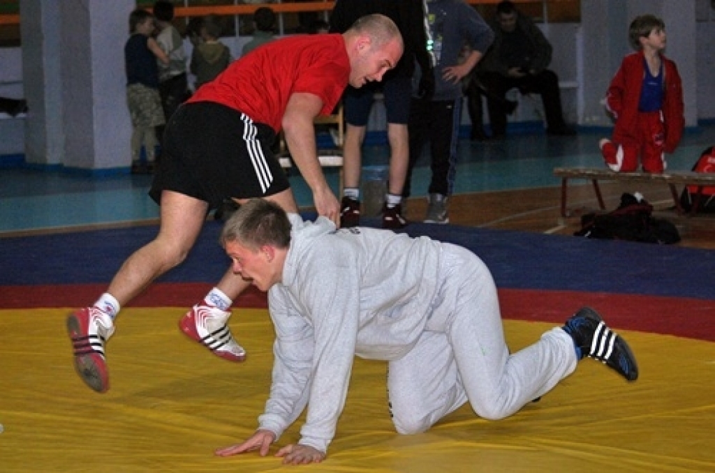 Sporta namā «Mēmele» uz Bauskas novada atklāto čempionātu brīvajā cīņā 18. decembrī  pulcējās vairāk nekā 70 dalībnieku. Sacensībās piedalījās cīkstoņi no Jelgavas novada un Rīgas Krišjāņa Kundziņa sporta skolas. Mājiniekus pārstāvēja...
Autors: Uldis Varnevičs