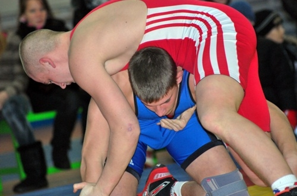 Sporta namā «Mēmele» uz Bauskas novada atklāto čempionātu brīvajā cīņā 18. decembrī  pulcējās vairāk nekā 70 dalībnieku. Sacensībās piedalījās cīkstoņi no Jelgavas novada un Rīgas Krišjāņa Kundziņa sporta skolas. Mājiniekus pārstāvēja...
Autors: Uldis Varnevičs