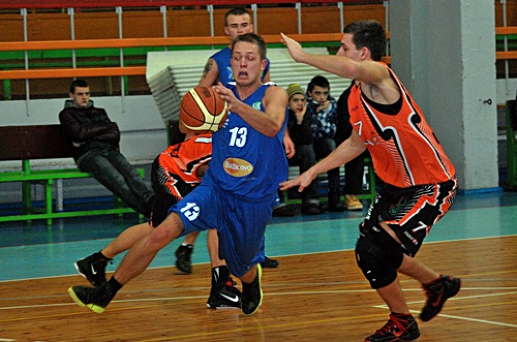 Latvijas Amatieru basketbola līgas spēlē Bauskā, sporta namā «Mēmele», Iecavas novada BK «Dartija» ar rezultātu 80:72 pārspēja BK «Kvēle». Basketbola klubam (BK) «Dartija» tā ir jau piektā uzvara pēc kārtas. Turklāt tā ir pirmā iecavnieku...
Autors: Uldis Varnevičs