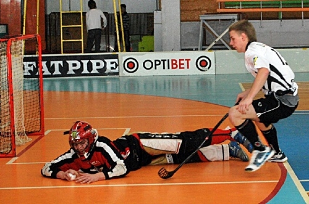 Latvijas Florbola federācijas jauniešu čempionāta pirmās divīzijas trīs spēles notika Bauskā 12. decembrī. «Bauskas BJSS» pārspēja «Rīgas lauvas» visas trīs reizes. 16. decembrī, notiks U-18 grupas spēle starp Ingus Panteļejeva trenēto...
Autors: Uldis Varnevičs