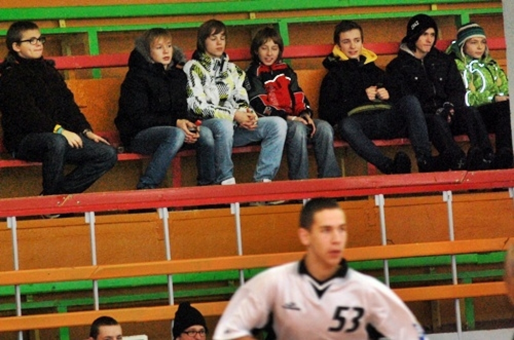 Latvijas Florbola federācijas jauniešu čempionāta pirmās divīzijas trīs spēles notika Bauskā 12. decembrī. «Bauskas BJSS» pārspēja «Rīgas lauvas» visas trīs reizes. 16. decembrī, notiks U-18 grupas spēle starp Ingus Panteļejeva trenēto...
Autors: Uldis Varnevičs