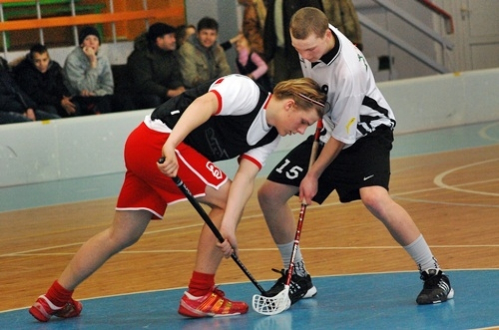 Latvijas Florbola federācijas jauniešu čempionāta pirmās divīzijas trīs spēles notika Bauskā 12. decembrī. «Bauskas BJSS» pārspēja «Rīgas lauvas» visas trīs reizes. 16. decembrī, notiks U-18 grupas spēle starp Ingus Panteļejeva trenēto...
Autors: Uldis Varnevičs