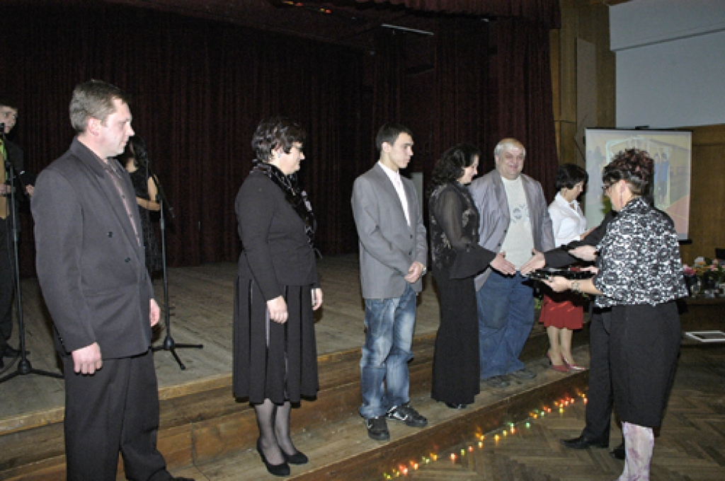 Rundāles, Svitenes un Viesturu pagasta aktīvākie iedzīvotāji, kā arī viņu tuvākie atbalstītāji 4. decembrī pulcējās Pilsrundāles vidusskolā, kur pirmo reizi sumināja Rundāles novada sporta laureātus.
Autors: Ivars Bogdanovs