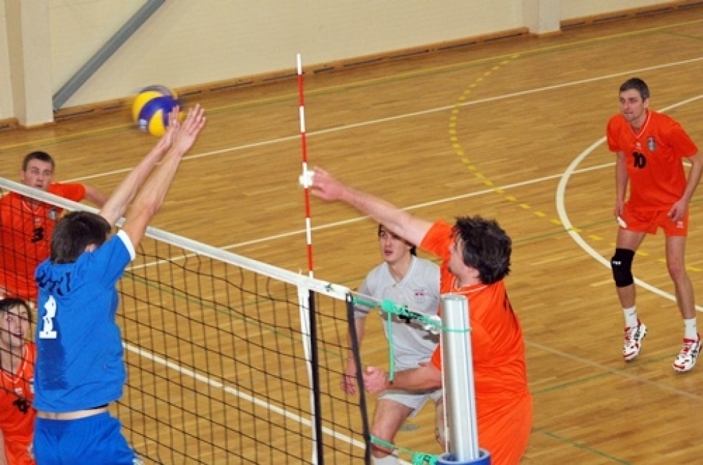 2. decembra vakarā Valles vidusskolas sporta zālē Latvijas Nacionālās volejbola līgas spēlē SK «Vecumnieki» volejbola komanda pārspēja piecos setos (-16;24;-24;17;10) SK «RTU» no Rīgas. SK «Vecumnieki» turnīra tabulā atrodas sestajā vietā,...
Autors: Uldis Varnevičs