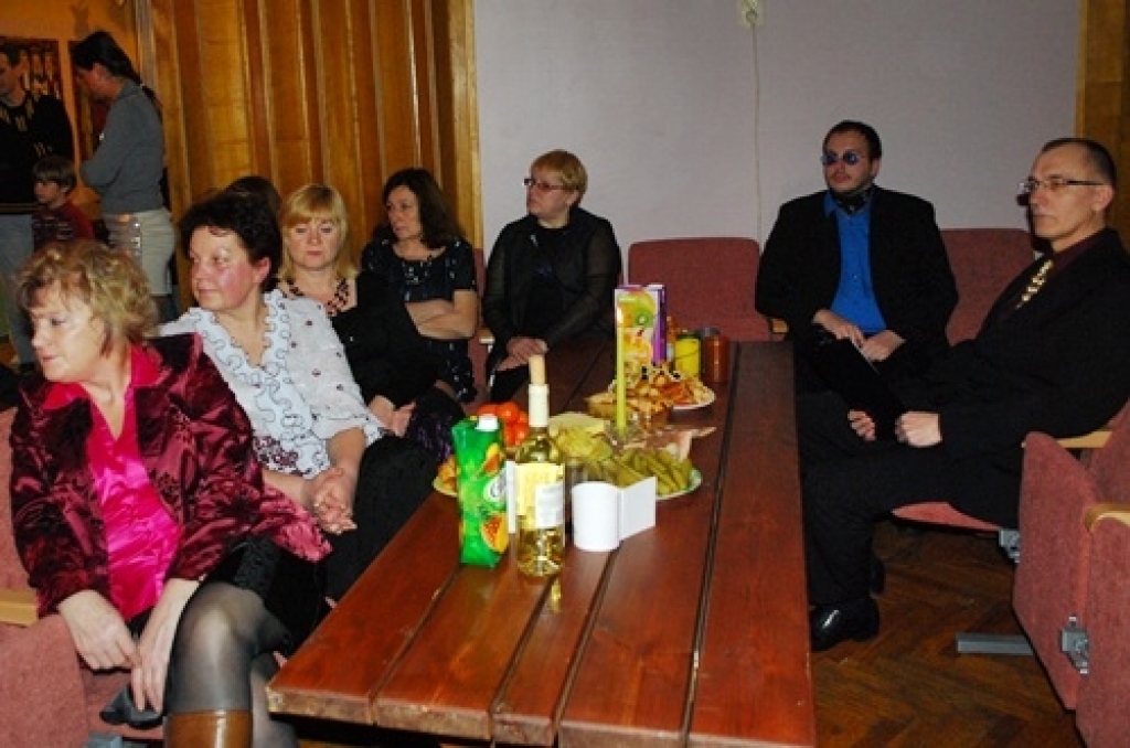 Īslīces pagasta iedzīvotāji konkursa «Sakoptākā dzīves telpa 2010» noslēguma sarīkojumā 29. janvārī Īslīces kultūras namā saņēma 24 nominācijas un balvas.
- Nomināciju ieguvēji konkursā «Sakoptākā dzīves telpa 2010»:
par strauju izaugsmi...
Autors: Uldis Varnevičs