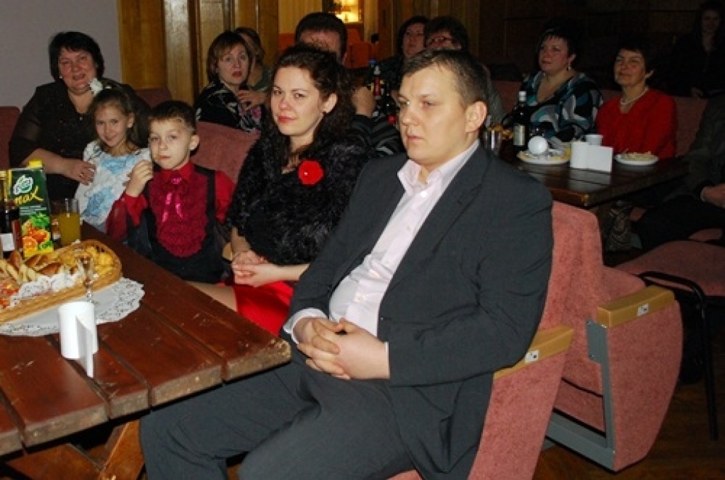 Īslīces pagasta iedzīvotāji konkursa «Sakoptākā dzīves telpa 2010» noslēguma sarīkojumā 29. janvārī Īslīces kultūras namā saņēma 24 nominācijas un balvas.
- Nomināciju ieguvēji konkursā «Sakoptākā dzīves telpa 2010»:
par strauju izaugsmi...
Autors: Uldis Varnevičs