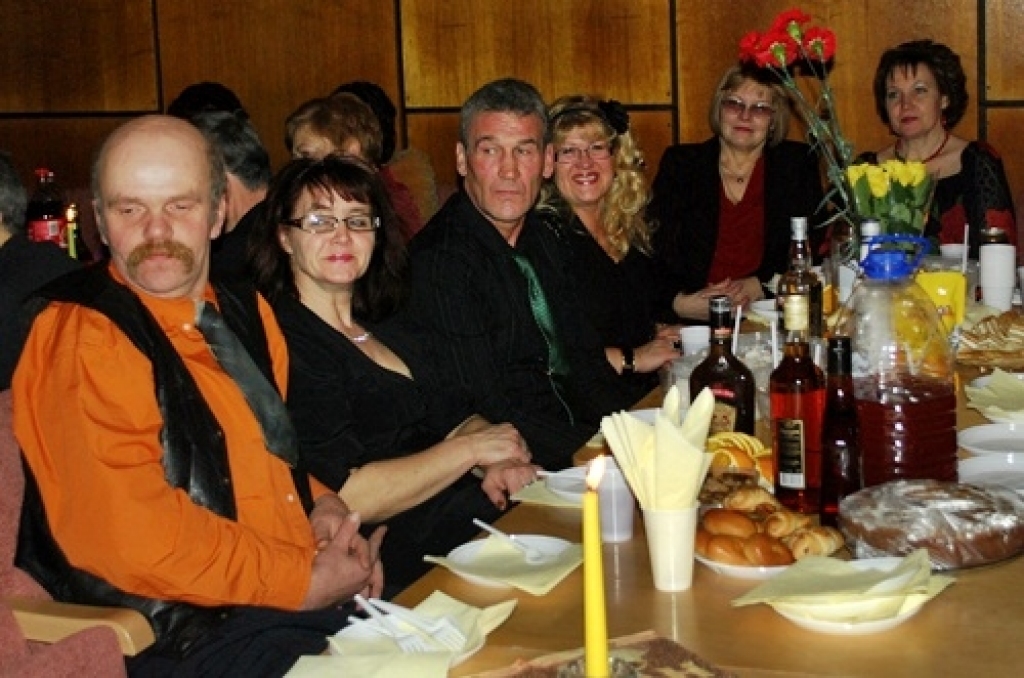 Īslīces pagasta iedzīvotāji konkursa «Sakoptākā dzīves telpa 2010» noslēguma sarīkojumā 29. janvārī Īslīces kultūras namā saņēma 24 nominācijas un balvas.
- Nomināciju ieguvēji konkursā «Sakoptākā dzīves telpa 2010»:
par strauju izaugsmi...
Autors: Uldis Varnevičs