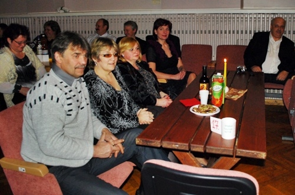 Īslīces pagasta iedzīvotāji konkursa «Sakoptākā dzīves telpa 2010» noslēguma sarīkojumā 29. janvārī Īslīces kultūras namā saņēma 24 nominācijas un balvas.
- Nomināciju ieguvēji konkursā «Sakoptākā dzīves telpa 2010»:
par strauju izaugsmi...
Autors: Uldis Varnevičs