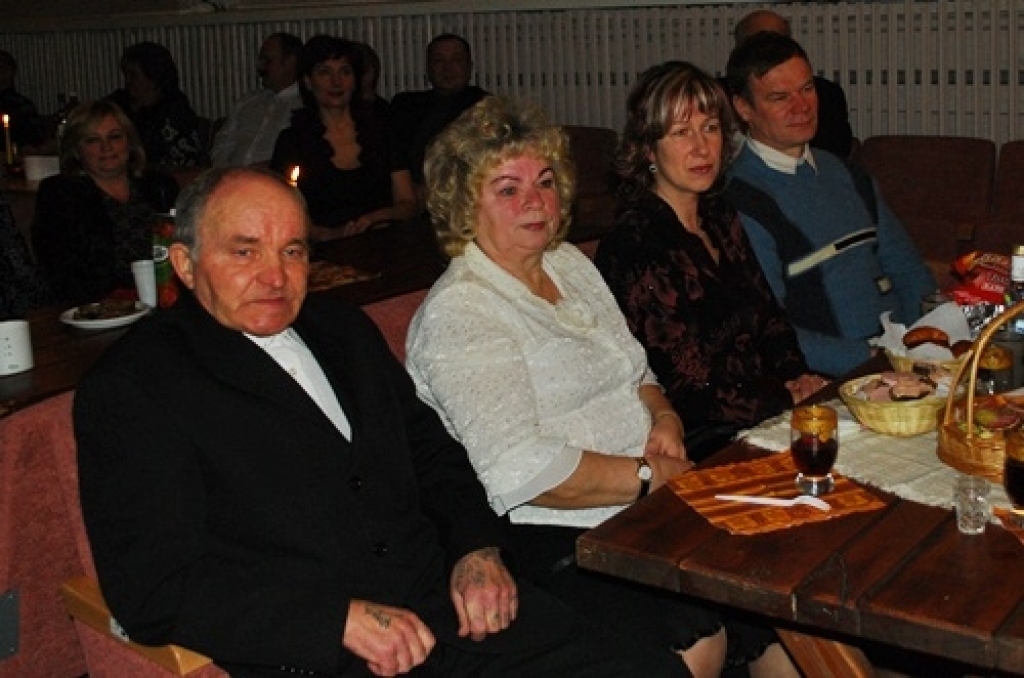 Īslīces pagasta iedzīvotāji konkursa «Sakoptākā dzīves telpa 2010» noslēguma sarīkojumā 29. janvārī Īslīces kultūras namā saņēma 24 nominācijas un balvas.
- Nomināciju ieguvēji konkursā «Sakoptākā dzīves telpa 2010»:
par strauju izaugsmi...
Autors: Uldis Varnevičs