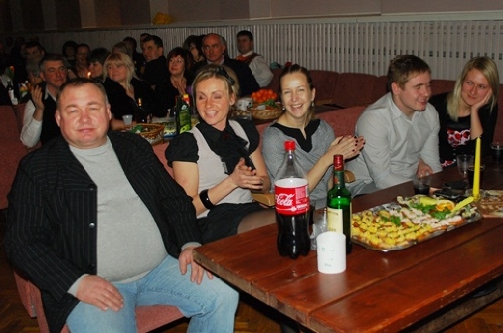 Īslīces pagasta iedzīvotāji konkursa «Sakoptākā dzīves telpa 2010» noslēguma sarīkojumā 29. janvārī Īslīces kultūras namā saņēma 24 nominācijas un balvas.
- Nomināciju ieguvēji konkursā «Sakoptākā dzīves telpa 2010»:
par strauju izaugsmi...
Autors: Uldis Varnevičs