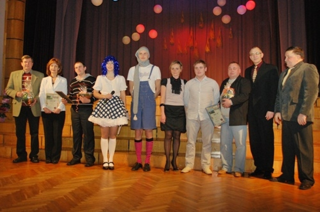 Īslīces pagasta iedzīvotāji konkursa «Sakoptākā dzīves telpa 2010» noslēguma sarīkojumā 29. janvārī Īslīces kultūras namā saņēma 24 nominācijas un balvas.
- Nomināciju ieguvēji konkursā «Sakoptākā dzīves telpa 2010»:
par strauju izaugsmi...
Autors: Uldis Varnevičs