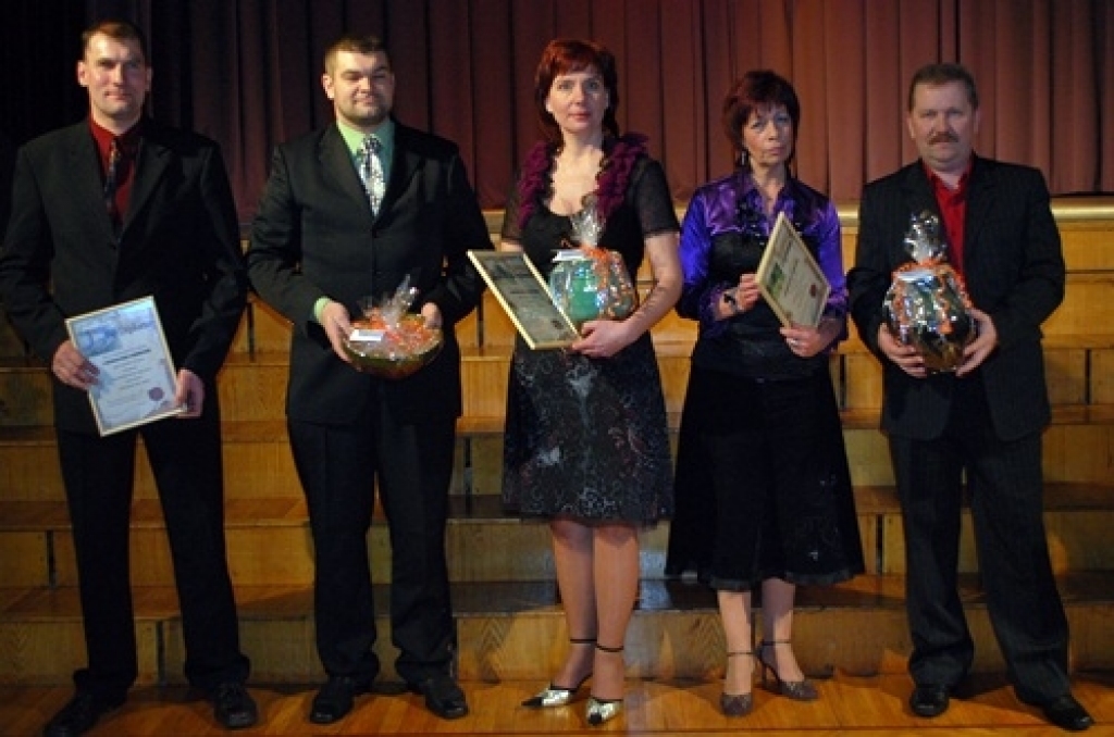 Īslīces pagasta iedzīvotāji konkursa «Sakoptākā dzīves telpa 2010» noslēguma sarīkojumā 29. janvārī Īslīces kultūras namā saņēma 24 nominācijas un balvas.
- Nomināciju ieguvēji konkursā «Sakoptākā dzīves telpa 2010»:
par strauju izaugsmi...
Autors: Uldis Varnevičs