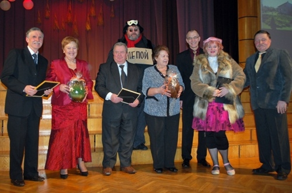 Īslīces pagasta iedzīvotāji konkursa «Sakoptākā dzīves telpa 2010» noslēguma sarīkojumā 29. janvārī Īslīces kultūras namā saņēma 24 nominācijas un balvas.
- Nomināciju ieguvēji konkursā «Sakoptākā dzīves telpa 2010»:
par strauju izaugsmi...
Autors: Uldis Varnevičs