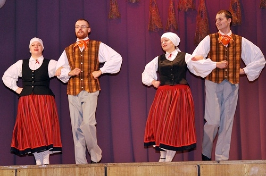 Īslīces pagasta iedzīvotāji konkursa «Sakoptākā dzīves telpa 2010» noslēguma sarīkojumā 29. janvārī Īslīces kultūras namā saņēma 24 nominācijas un balvas.
- Nomināciju ieguvēji konkursā «Sakoptākā dzīves telpa 2010»:
par strauju izaugsmi...
Autors: Uldis Varnevičs