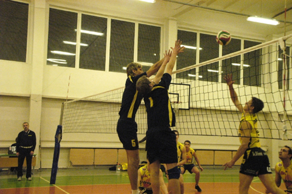 Pilsrundāles vidusskolas sporta zālē 26. janvāra vakarā kārtējo uzvaru Latvijas Federācijas volejbola pirmās līgas spēlē guva komandas «Rundāle-Bauska» volejbolisti.Pēc neveiksmīgā sezonas sākuma situācija ir mainījusies, un mūsu...
Autors: Ivars Bogdanovs