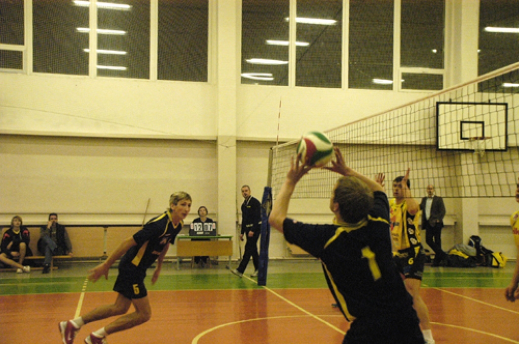 Pilsrundāles vidusskolas sporta zālē 26. janvāra vakarā kārtējo uzvaru Latvijas Federācijas volejbola pirmās līgas spēlē guva komandas «Rundāle-Bauska» volejbolisti.Pēc neveiksmīgā sezonas sākuma situācija ir mainījusies, un mūsu...
Autors: Ivars Bogdanovs