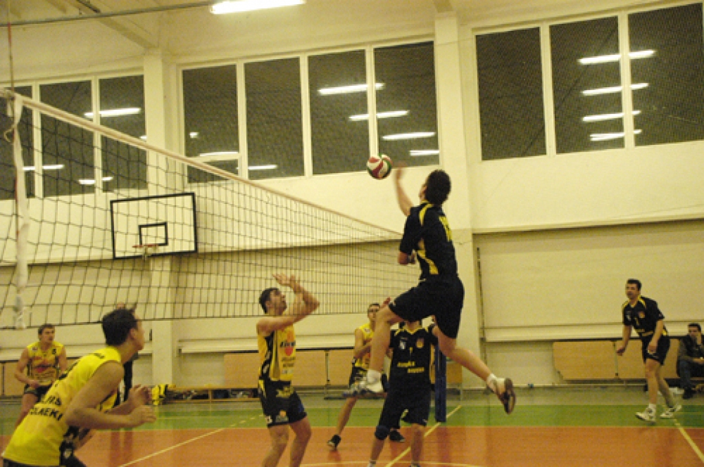 Pilsrundāles vidusskolas sporta zālē 26. janvāra vakarā kārtējo uzvaru Latvijas Federācijas volejbola pirmās līgas spēlē guva komandas «Rundāle-Bauska» volejbolisti.Pēc neveiksmīgā sezonas sākuma situācija ir mainījusies, un mūsu...
Autors: Ivars Bogdanovs