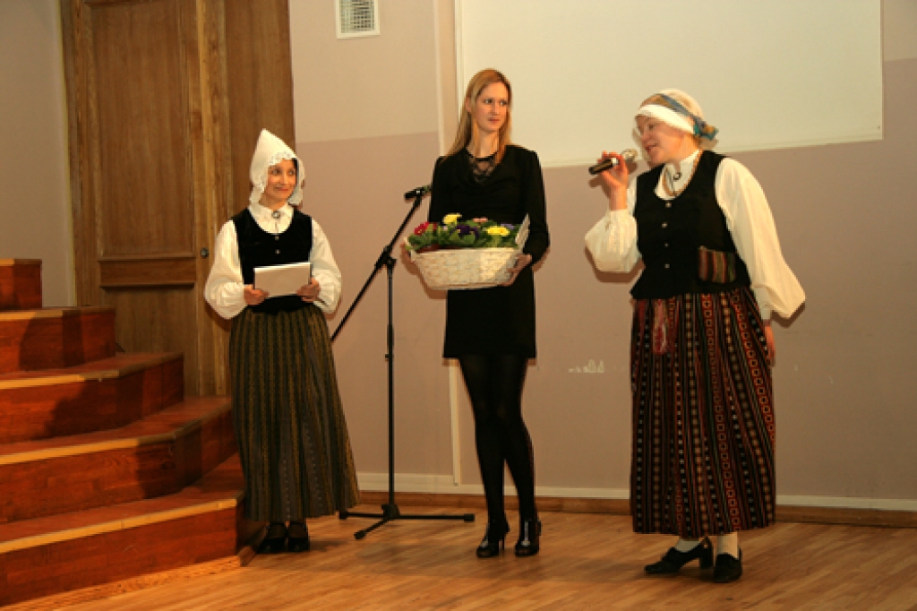 Jauniešu deju kopas «Code» 45 gadu jubilejas koncertuzvedums «Stihija deja» 22. janvārī Bauskas tautas namā pulcēja pilnu zāli. Skatītāju un dejotāju vidū bija ne tikai kolektīva pašreizējie un bijušie dalībnieki, bet arī viņu ģimenes...