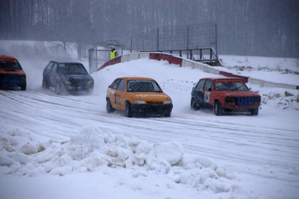 Latvijas Automobiļu federācijas rīkotais folkreisa Ziemas kausa izcīņas otrais posms notika 22. janvārī Gailīšu pagasta sporta kompleksā «Mūsa». Sacīkstēs caur sniegu un ledu startēja 35 dalībnieki. Piedāvājam ieskatu no folkreisa...
Autors: Ivars Bogdanovs