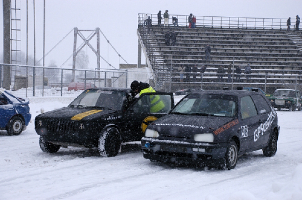 Latvijas Automobiļu federācijas rīkotais folkreisa Ziemas kausa izcīņas otrais posms notika 22. janvārī Gailīšu pagasta sporta kompleksā «Mūsa». Sacīkstēs caur sniegu un ledu startēja 35 dalībnieki. Piedāvājam ieskatu no folkreisa...
Autors: Ivars Bogdanovs