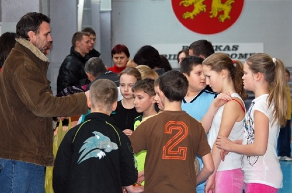 Bauskas novada Bērnu un jaunatnes sporta skola nedēļas nogalē organizēja sacensības tautas bumbā 1999. un 2000. gadā dzimušiem skolēniem.
Autors: Uldis Varnevičs