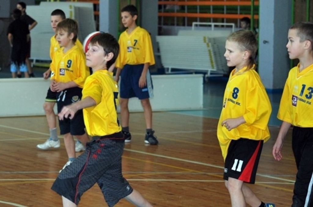 Bauskas novada Bērnu un jaunatnes sporta skola nedēļas nogalē organizēja sacensības tautas bumbā 1999. un 2000. gadā dzimušiem skolēniem.
Autors: Uldis Varnevičs