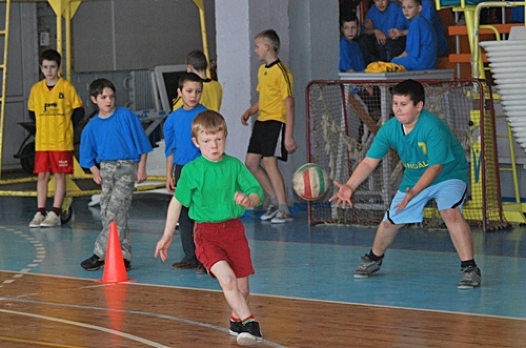 Bauskas novada Bērnu un jaunatnes sporta skola nedēļas nogalē organizēja sacensības tautas bumbā 1999. un 2000. gadā dzimušiem skolēniem.
Autors: Uldis Varnevičs