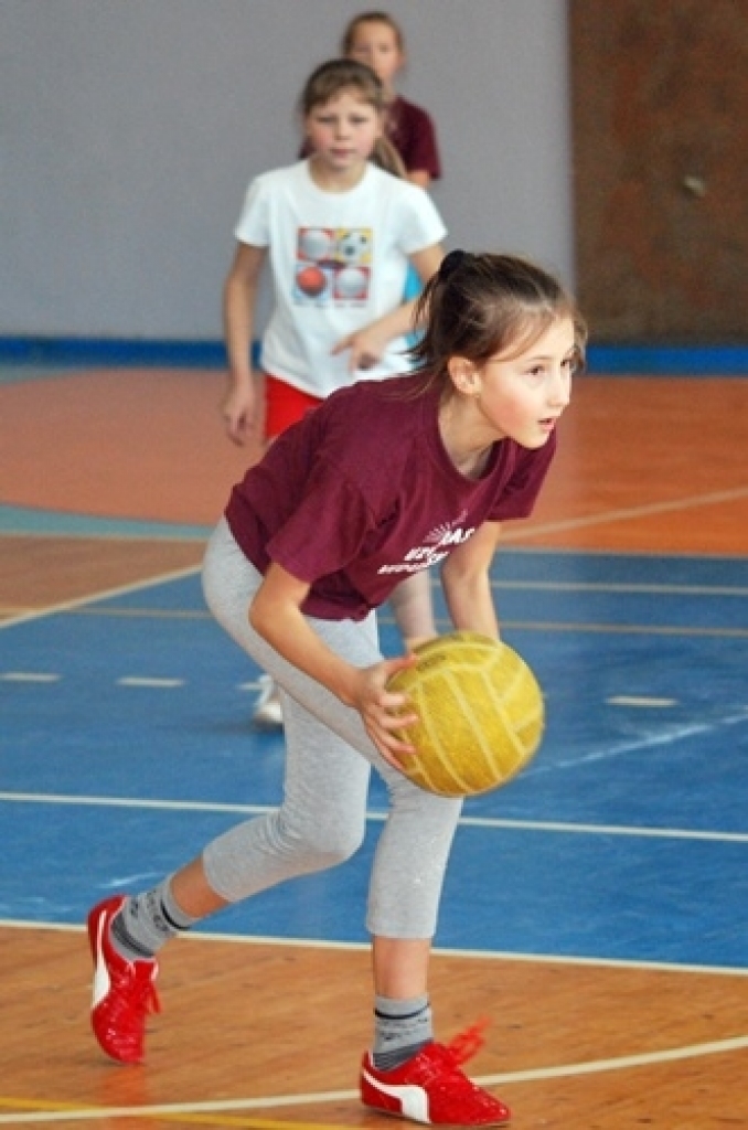 Bauskas novada Bērnu un jaunatnes sporta skola nedēļas nogalē organizēja sacensības tautas bumbā 1999. un 2000. gadā dzimušiem skolēniem.
Autors: Uldis Varnevičs