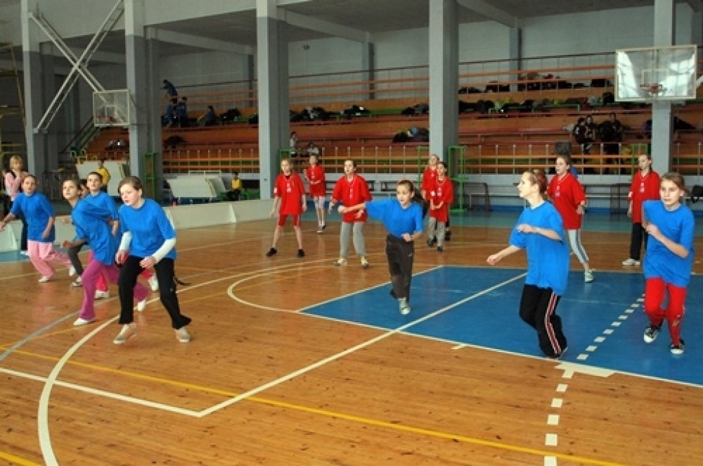 Bauskas novada Bērnu un jaunatnes sporta skola nedēļas nogalē organizēja sacensības tautas bumbā 1999. un 2000. gadā dzimušiem skolēniem.
Autors: Uldis Varnevičs