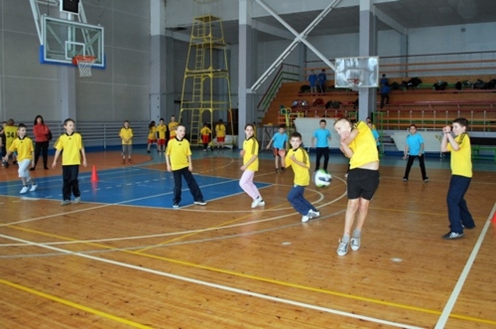 Bauskas novada Bērnu un jaunatnes sporta skola nedēļas nogalē organizēja sacensības tautas bumbā 1999. un 2000. gadā dzimušiem skolēniem.
Autors: Uldis Varnevičs