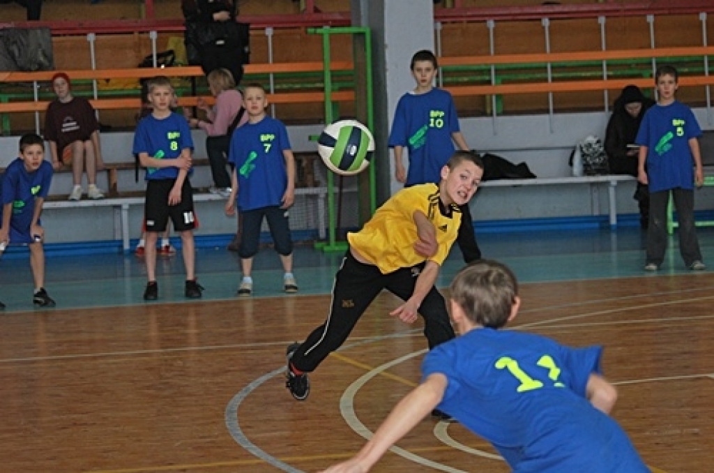 Bauskas novada Bērnu un jaunatnes sporta skola nedēļas nogalē organizēja sacensības tautas bumbā 1999. un 2000. gadā dzimušiem skolēniem.
Autors: Uldis Varnevičs