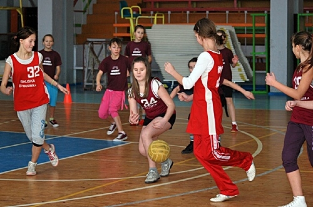 Bauskas novada Bērnu un jaunatnes sporta skola nedēļas nogalē organizēja sacensības tautas bumbā 1999. un 2000. gadā dzimušiem skolēniem.
Autors: Uldis Varnevičs