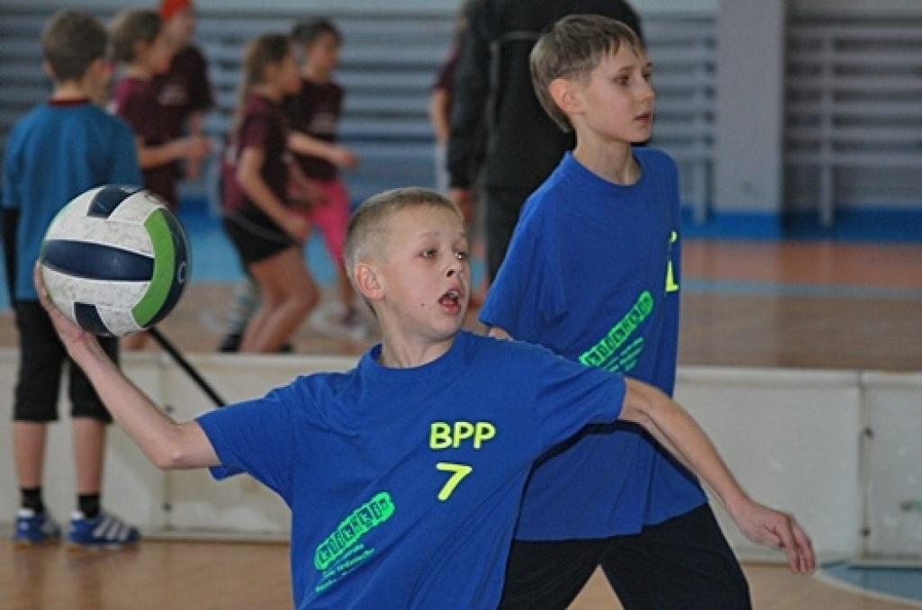 Bauskas novada Bērnu un jaunatnes sporta skola nedēļas nogalē organizēja sacensības tautas bumbā 1999. un 2000. gadā dzimušiem skolēniem.
Autors: Uldis Varnevičs