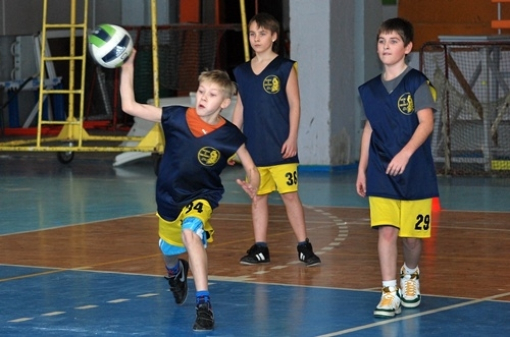 Bauskas novada Bērnu un jaunatnes sporta skola nedēļas nogalē organizēja sacensības tautas bumbā 1999. un 2000. gadā dzimušiem skolēniem.
Autors: Uldis Varnevičs
